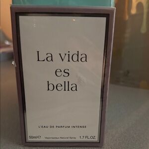 La Vida Es Bella Perfume - Elegant Floral Fragrance